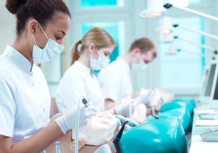 Treinamento de Equipe: Como Alinhar Dentistas e Recepcionistas para Melhorar as Vendas